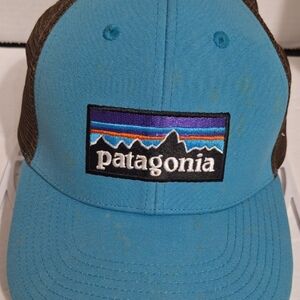 Patagonia Teal Blue SnapBack Mesh Truckers Hat with Patagonia Logo